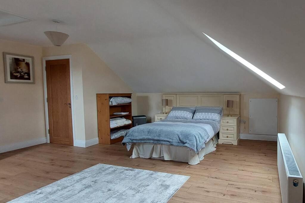 Modern Countryside Apartment Killmallock Lodge เอนนิสคอร์ธี ภายนอก รูปภาพ