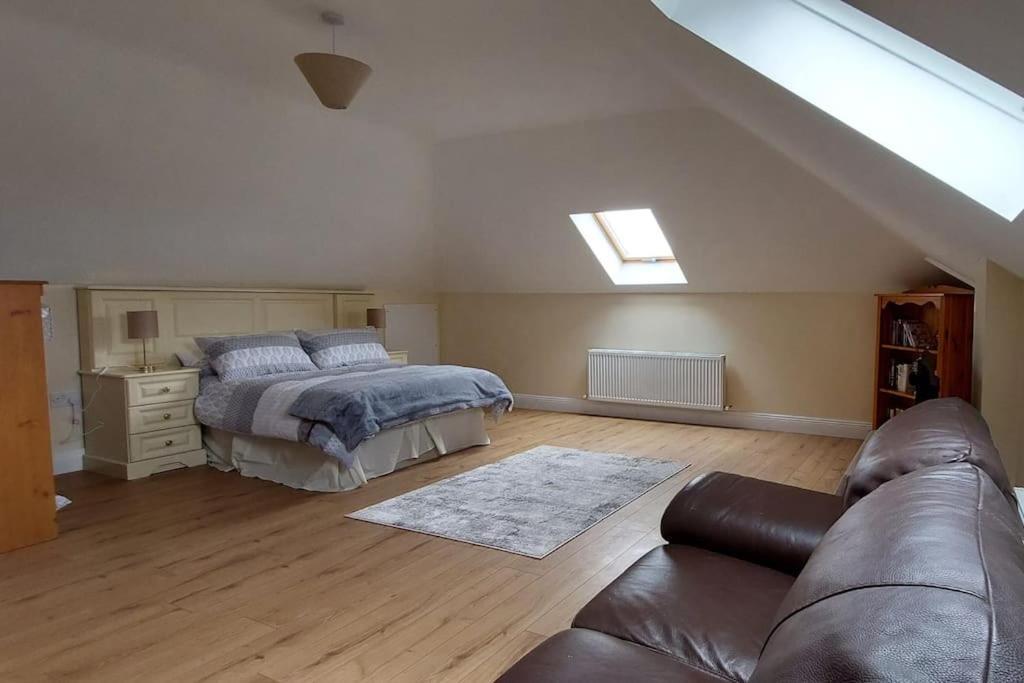 Modern Countryside Apartment Killmallock Lodge เอนนิสคอร์ธี ภายนอก รูปภาพ